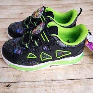 Teenage Mutant Ninji Vibrant Light Up  Kids Sneakers with Neon Green Highlights